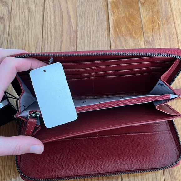 💜HOST PICK💜Kenneth Cole New York Red Leather Wallet with Detachable Wrist Stap - Picture 7 of 10